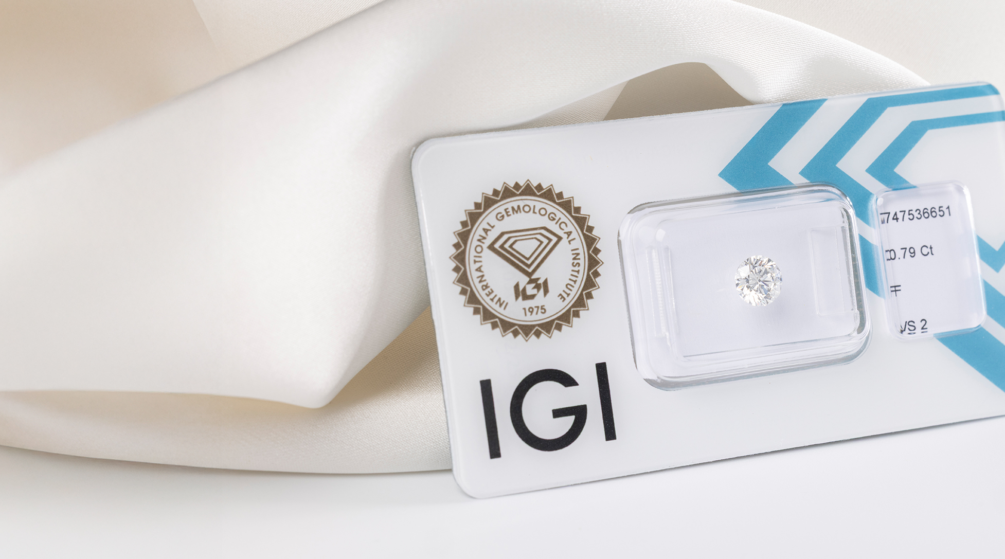 Stay up to date with our auctions! Register and place your bid on silver, jewellery, watches, diamonds or historical coins and banknotes.